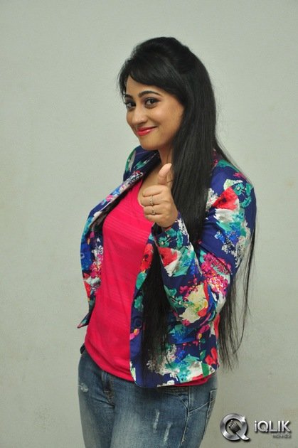 Anchor-Ashwini-At-Iddaram-Movie-Audio-Launch